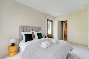Modern apt With Balcony-2br/6p-neuilly-sur-seine
