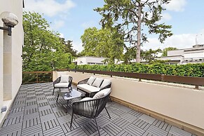 Modern apt With Balcony-2br/6p-neuilly-sur-seine