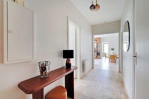 Modern apt With Balcony-2br/6p-neuilly-sur-seine