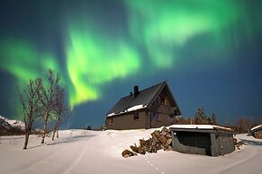 Bestefarhaugen - the Cozy House on the Hill,& Dome
