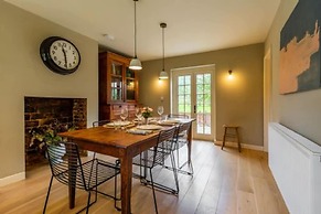 Host Stay Haclins Cottage