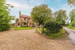 Host Stay Haclins Cottage