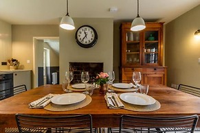 Host Stay Haclins Cottage