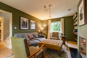 Host Stay Haclins Cottage