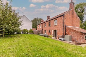 Host Stay Haclins Cottage