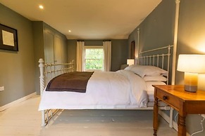 Host Stay Haclins Cottage