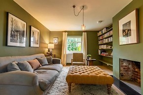 Host Stay Haclins Cottage