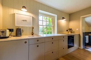 Host Stay Haclins Cottage