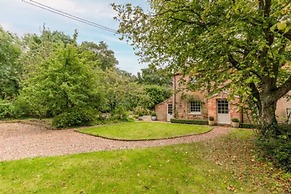 Host Stay Haclins Cottage