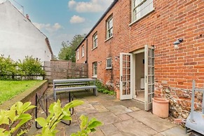 Host Stay Haclins Cottage