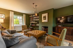 Host Stay Haclins Cottage