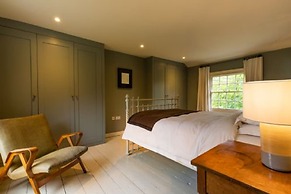 Host Stay Haclins Cottage