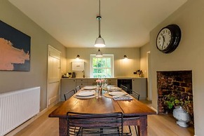 Host Stay Haclins Cottage