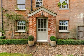 Host Stay Haclins Cottage