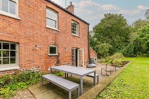 Host Stay Haclins Cottage