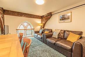 Host Stay The Nave