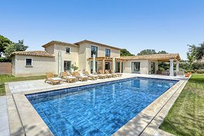 Luxurious Villa Facing the Baie des Canebiers