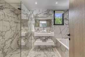 Luxurious Villa Facing the Baie des Canebiers