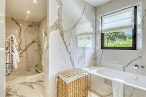 Luxurious Villa Facing the Baie des Canebiers