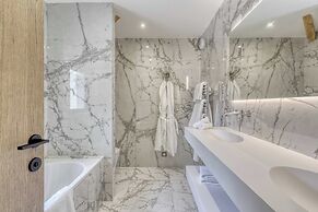 Luxurious Villa Facing the Baie des Canebiers