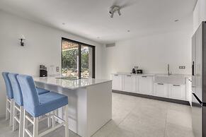 Luxurious Villa Facing the Baie des Canebiers