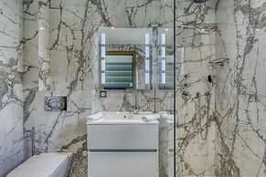Luxurious Villa Facing the Baie des Canebiers