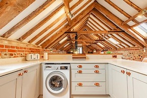 Host Stay Rogues Barn