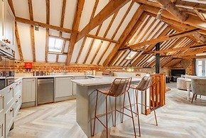 Host Stay Rogues Barn