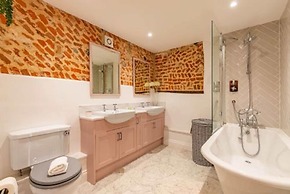 Host Stay Rogues Barn