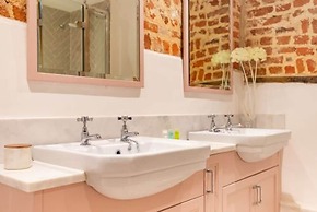 Host Stay Rogues Barn