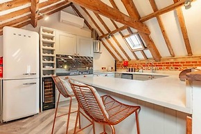 Host Stay Rogues Barn