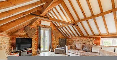 Host Stay Rogues Barn