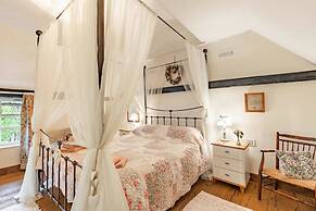 Host Stay Ships Timbers