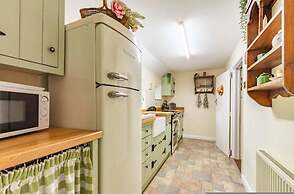 Host Stay Ships Timbers