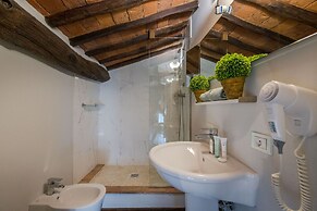 Castruccio s Heritage Haven
