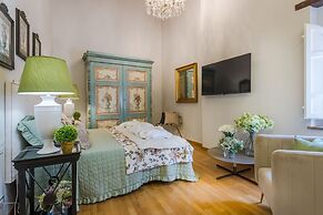 Castruccio s Heritage Haven