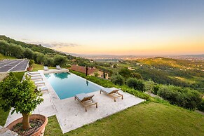 Villa Sunset in Lucca