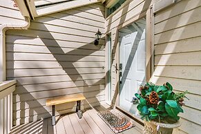 1 Mi to Beach: Townhome w/ Porch in Hilton Head!