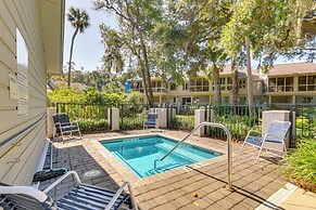 1 Mi to Beach: Townhome w/ Porch in Hilton Head!