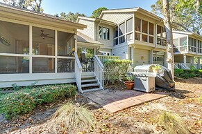 1 Mi to Beach: Townhome w/ Porch in Hilton Head!