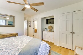 1 Mi to Beach: Townhome w/ Porch in Hilton Head!