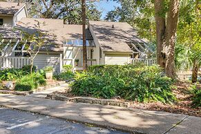 1 Mi to Beach: Townhome w/ Porch in Hilton Head!