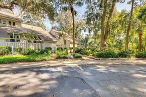 1 Mi to Beach: Townhome w/ Porch in Hilton Head!