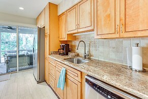 1 Mi to Beach: Townhome w/ Porch in Hilton Head!