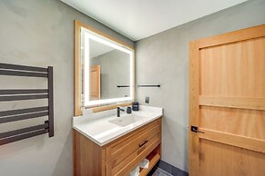 Luxe Valley Home w/ Sauna & Hot Tub Near Mazama