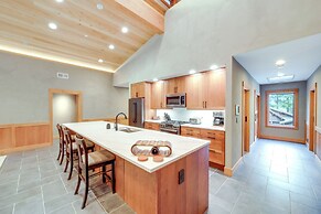 Luxe Valley Home w/ Sauna & Hot Tub Near Mazama