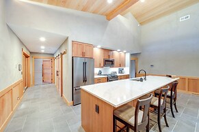Luxe Valley Home w/ Sauna & Hot Tub Near Mazama
