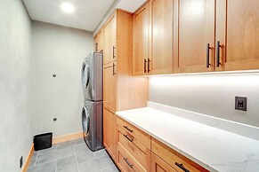 Luxe Valley Home w/ Sauna & Hot Tub Near Mazama