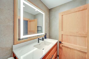 Luxe Valley Home w/ Sauna & Hot Tub Near Mazama