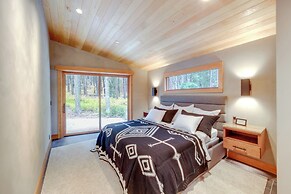 Luxe Valley Home w/ Sauna & Hot Tub Near Mazama